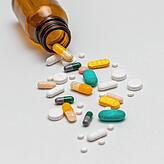 Benzos machen schnell abhängig und sind eigentlich verschreibungspflichtige Medikamente, die allerdings missbräuchlich verwendet werden.