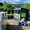 Immer wieder wird Müll bei Altkleidercontainern abgestellt, so wie hier bei der Stadthalle in Tiengen. Auch scheinen die Container ...