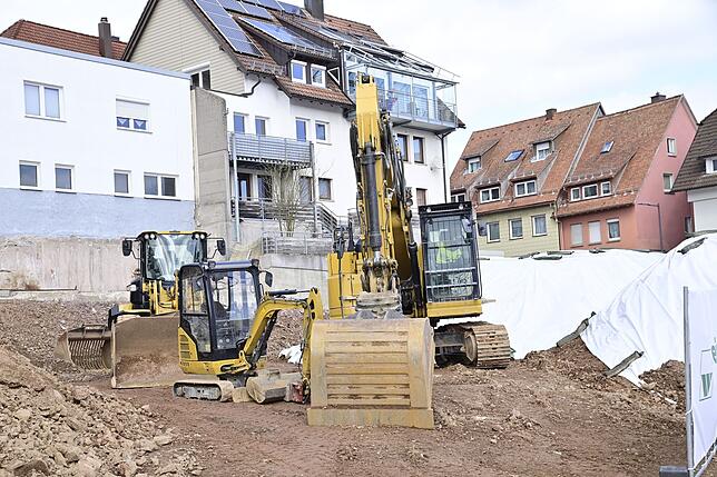 Die Bagger machen nur eine kurze Verschnaufpause. Die ersten Aushubarbeiten haben bereits stattgefunden.