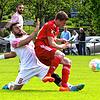 Jannik Gerlach (rechts) erzielte zwei der drei Überlinger Tore gegen den Türkisch SV Singen (Gani Hamdushi).