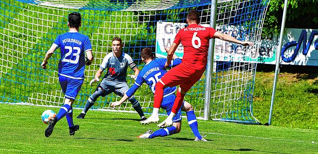 Bild 11: FC Erzingen fegt den FC Tiengen 08 mit 8:1 vom Platz &ndash; und wir haben Bilder!