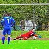 Glücklose SG FC Wehr/Brennet am Elfmeterpunkt: Schon nach vier Minuten scheiterte Johannes Baumgartner mit einem Foulelfmeter an Torwart ...
