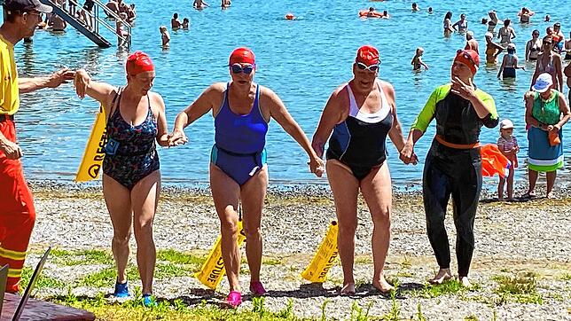 Hier zeigt sich der Charakter des Seeschwimmens: Es ist ein Volksschwimmen, bei dem die Freude am Sport und der Stolz im Vordergrund ...