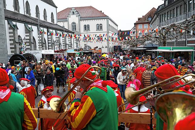 Bild 1: Fasnacht 2025 in Radolfzell: Diese Narren-Bilder zeigen die unvergessliche Machtübernahme