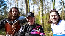 Freuen sich auf die Eröffnung des Bikeparks im Burgbergwald, von links: Moritz Raible, Silke Torbusch und David Küppers.