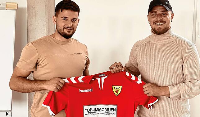 Neuer Torwart: Sportlicher Leiter Julian Jäger vom FSV Rheinfelden freut sich über die Verpflichtung von Oguz Ozan (links), der vom FC ...