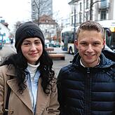 Lara Marsicano (li.) und Ennio Loffreda tendieren bei der Abstimmung zu ja, aber nur Marsicano darf am Wochenende ihre Stimme in die ...