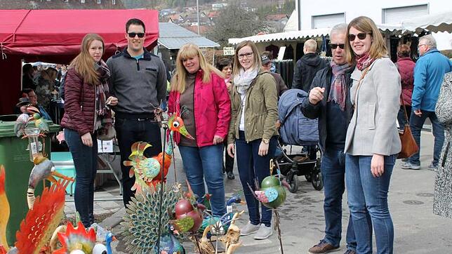 Eine bunte Ostermarktmeile wird den vielen Besuchern in der Tevesstraße und auf dem Marktplatz geboten. Hier können die Besucher ...