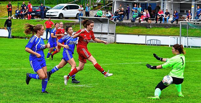 Bild 21: Fußballerinnen des SV Niederhof startet mit deutlichem 11:0-Derbysieg gegen die SG Hotzenwald in die neue Landesliga-Saison