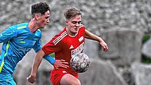 Wechsel ins Kandertal: Nach einem halben Jahr verlässt Kevin Etienne (rechts, im Spiel gegen den SV Buch) den VfR Bad Bellingen und ...