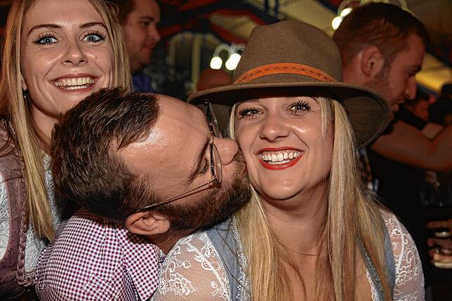 Bild 6: Die besten Bilder von der Partynacht beim Herbstfest in Honstetten
