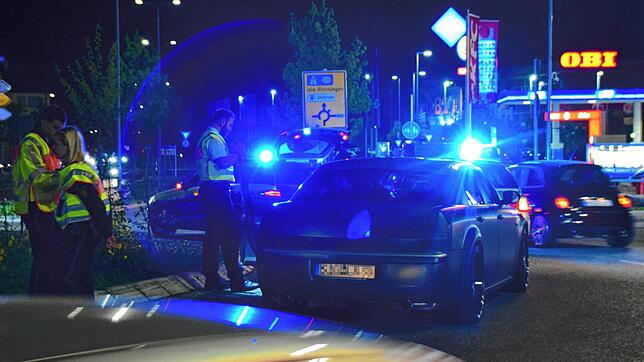 Schon seit Jahren trifft sich die Tuning-Szene in Singen. Auch am Freitagabend haben rund 200 Autobegeisterte die Polizei gefordert.