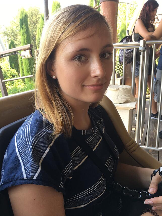 Bild 7: Ich habe panische Angst vor dem Achterbahnfahren. Trotzdem bin ich im Europapark in eine eingestiegen