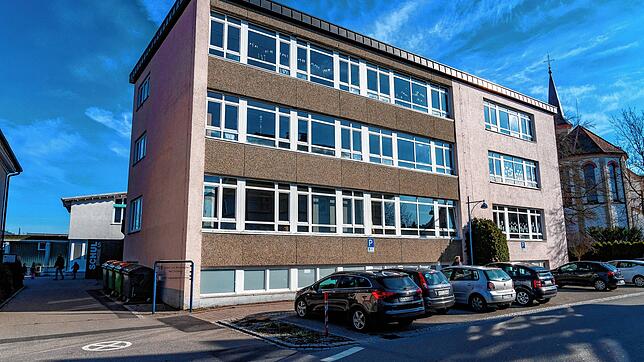 Die Grund- und Werkrealschule (GWRS) in Bad Dürrheim, hier ein Archivbild vom März 2020 kurz nach der Evakuierung aller Schüler, ...