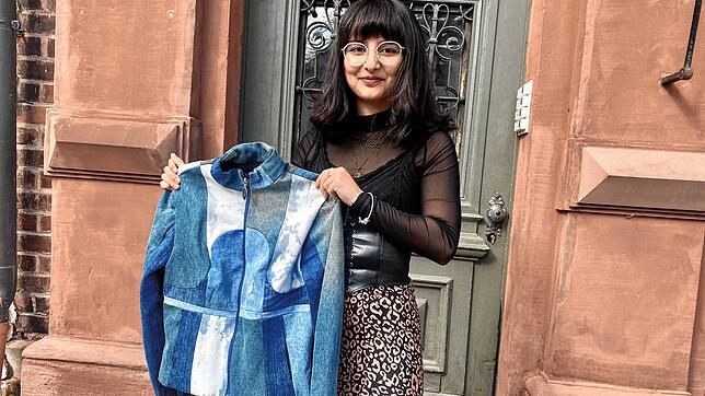 Etwa zehn Stunden hat Azzurra Noailles für diese Jacke gebraucht. Die angehende Designerin sie selbst designed und selbst genäht und ...