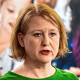 Der Antisemitismus werde in den Schulbüchern nur vor dem Hintergrund des Holocaust dargestellt, kritisiert Familienministerin Lisa Paus.
