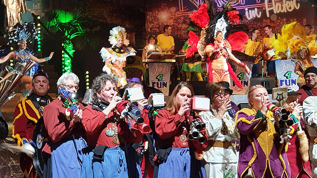 Brasilianische Nächte in der schwäbisch-alemannischen Fasnet: eine gewagte Idee, die von den Elferräten der Seegockel hervorragend ...