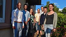 Bürgermeister Martin Ragg zusammen mit den nun verpflichteten neuen Ortschaftsräten (von links): Michael Müller, Corina Link, Thomas ...
