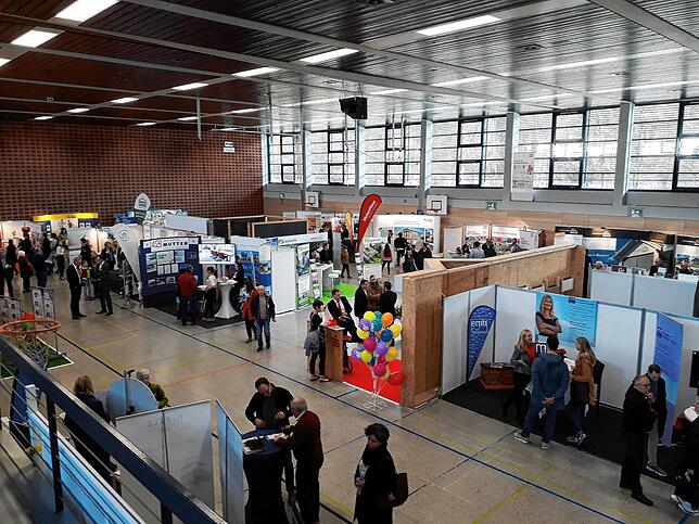 Information und Beratung: Blick in die Immo 2020 in der Tiengener Stadthalle mit insgesamt 24 Ausstellern.