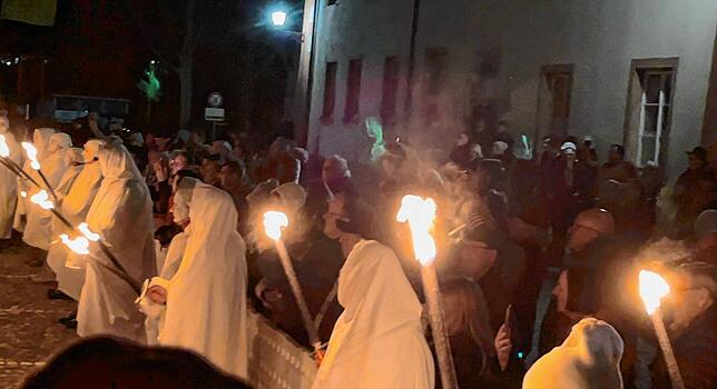 Bild 9: Der Böög geht in Flammen auf &ndash; hier sind die Bilder