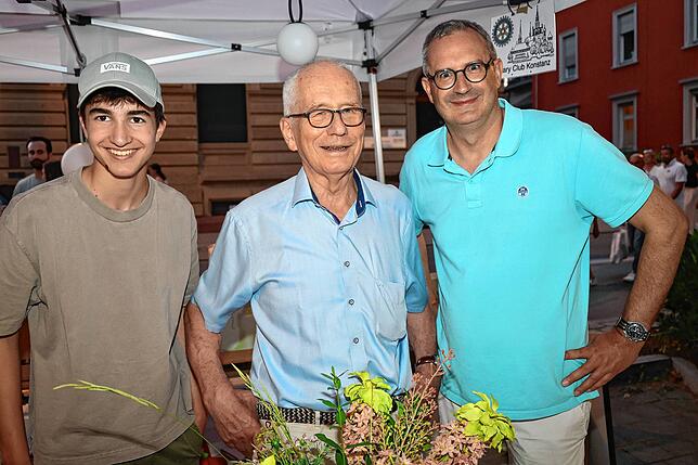 Bild 9: Die Massen strömen zum großen Flohmarkt. Hier gibt‘s die Fotos aus Konstanz