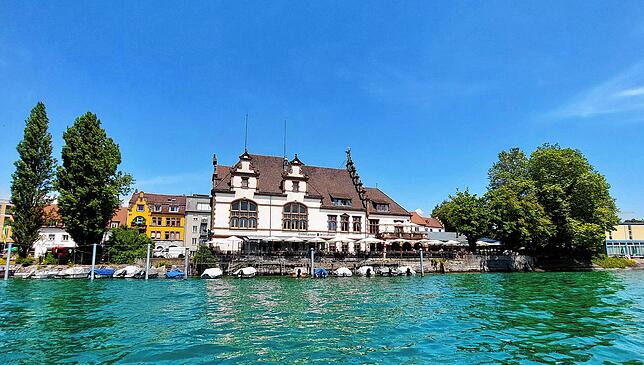 Das Wirtshaus vom Seerhein aus aufgenommen.