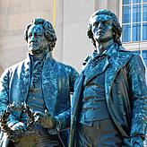 Das Goethe-und-Schiller-Denkmal in Weimar.