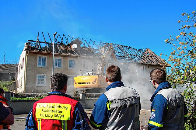 Bild 27: Bauernhaus in Albbruck brennt lichterloh - Bilder des Einsatzes