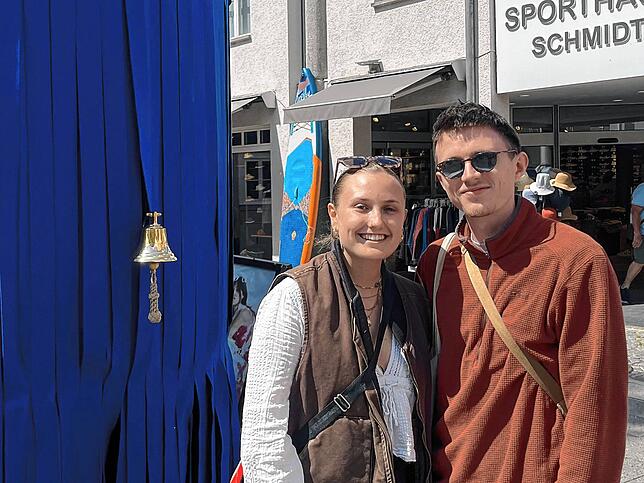 Joy Büchele (links) mit ihrem Partner legt gerne den Fokus auf gute Nachrichten.