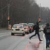 Ein Anwohner schlägt vor, zusätzlich mit Baustellenwarnleuchten auf die derzeit bestehende Tempo-30-Zone in der Ensisheimer Straße und ...