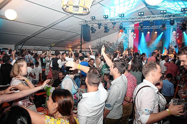 Bild 13: Partyabend auf der Bohlinger Sichelhenke mit dem Hofbräu-Regiment