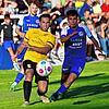 Das Hinspiel gewann der FC Radolfzell (rechts Paulo Da Silva) mit 4:0 gegen den FC Öhningen-Gaienhofen (links Adriano Michienzi).