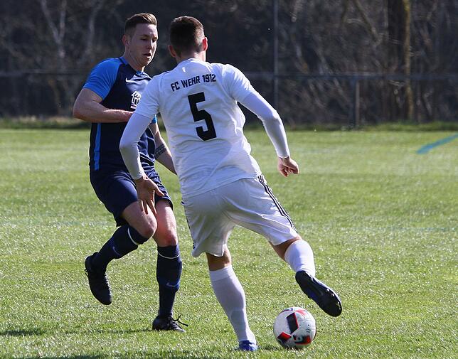 Bild 14: Die Spvgg. Brennet-Öflingen besiegt den FC Wehr mit 3:2 – und wir haben die Bilder