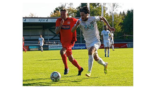 Vor zweieinhalb Jahren waren Alexander German (links/FC Bad Dürrheim) und Luca Crudo (FC 08 Villingen II) noch Konkurrenten. Seit Sommer ...