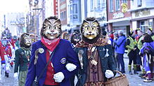 Bild : Die Katzenmusik marschiert in die Villinger Innenstadt ein