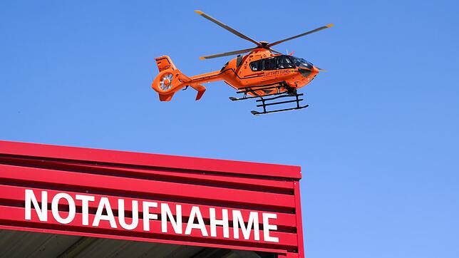 Rettungshubschrauber Der Mann wurde noch in ein Krankenhaus geflogen. (Symbolbild)