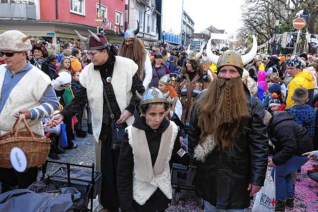 Bild 37: Bilder vom großen Fasnet Samschdig-Umzug der Poppele-Zunft (2)