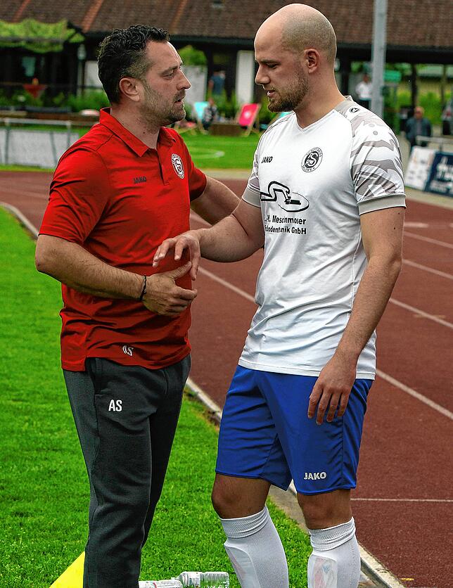 Bild 4: Souveräner 6:1-Erfolg des Tabellenführers FC RW Salem. Wir haben die besten Bilder!