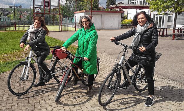 Ingrid Walter, Elvira Notter und Cordula Buhl (von links) kommen schon per Rad zu ihrer Arbeit bei der Gemeinde Orsingen-Nenzingen. Die ...