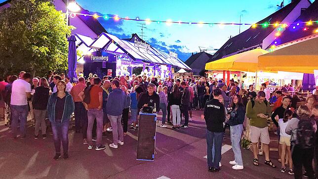 Beim Dorffest Ewattingen geht es gemütlich zu. Das dreijährlich stattfindende Fest ist auch Anziehungspunkt für Besucher aus der Region. ...