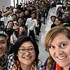 Die Delegation aus Deutschland wird von den Menschen in Indonesien herzlich empfangen. Wirtschaftsförderin Henriette Stanley (rechts) ...