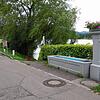 Der Dorfbrunnen am Rheinufer soll attraktiver gestaltet werden. Nach der Umgestaltung wird er eine der "Perlen" des Projektes Rheinliebe ...