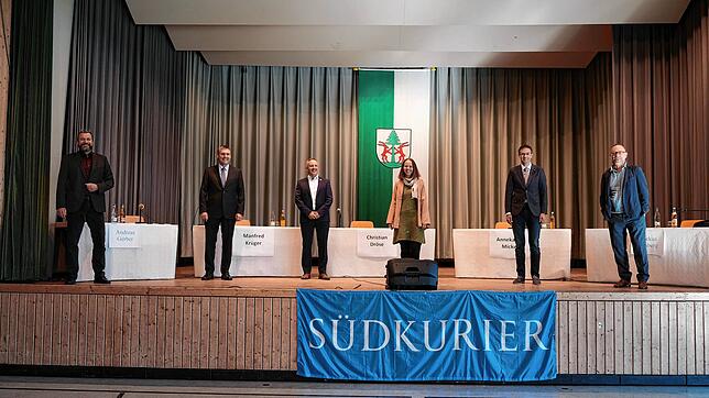 Moderatoren und Kandidaten vor der Podiumsdiskussion (v.l.) Andreas Gerber (Redaktionsleiter SÜDKURIER), Kandidat Manfred Krüger, ...