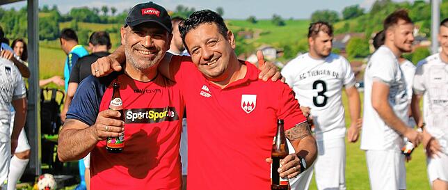 Erfolgs-Duo: Ferat Tetik (links) und Vincenzo Leggio führten den FC Tiengen 08 II zum Meistertitel.