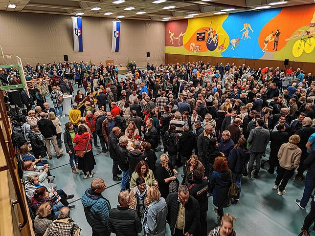 Bild 9: Bürgermeisterwahl: Das sind die Bilder aus der Halle