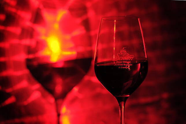 Winzer setzt auf Licht und Musik Und niemals vergessen: Auch wenn der Wein noch so sehr mundet - bitte immer maßvoll genießen.