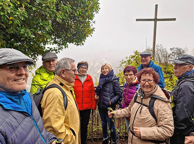 Bei der Tour wandern 32 Teilnehmer rund um die Höhen von Haigerloch.