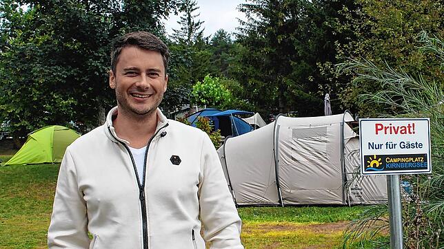 Fabian Mattner lächelt, auch wenn das Thema ihn ärgert. Trotz Beschilderung und optischer Abtrennung nutzen externe Badegäste die ...
