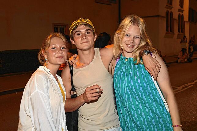 Bild 27: Bis tief in die Nacht stöbern die Trödel-Fans beim Konstanzer 24-Stunden-Flohmarkt