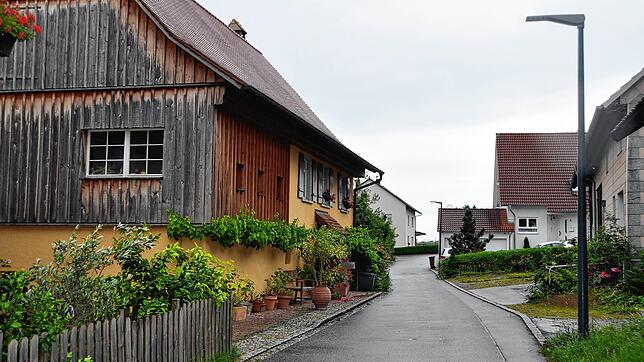 Auf der linken Seite der Kirchstraße in Ittendorf sollen die drei neuen Wohngebäude mit 16 Wohneinheiten entstehen. Es ist anhand der ...